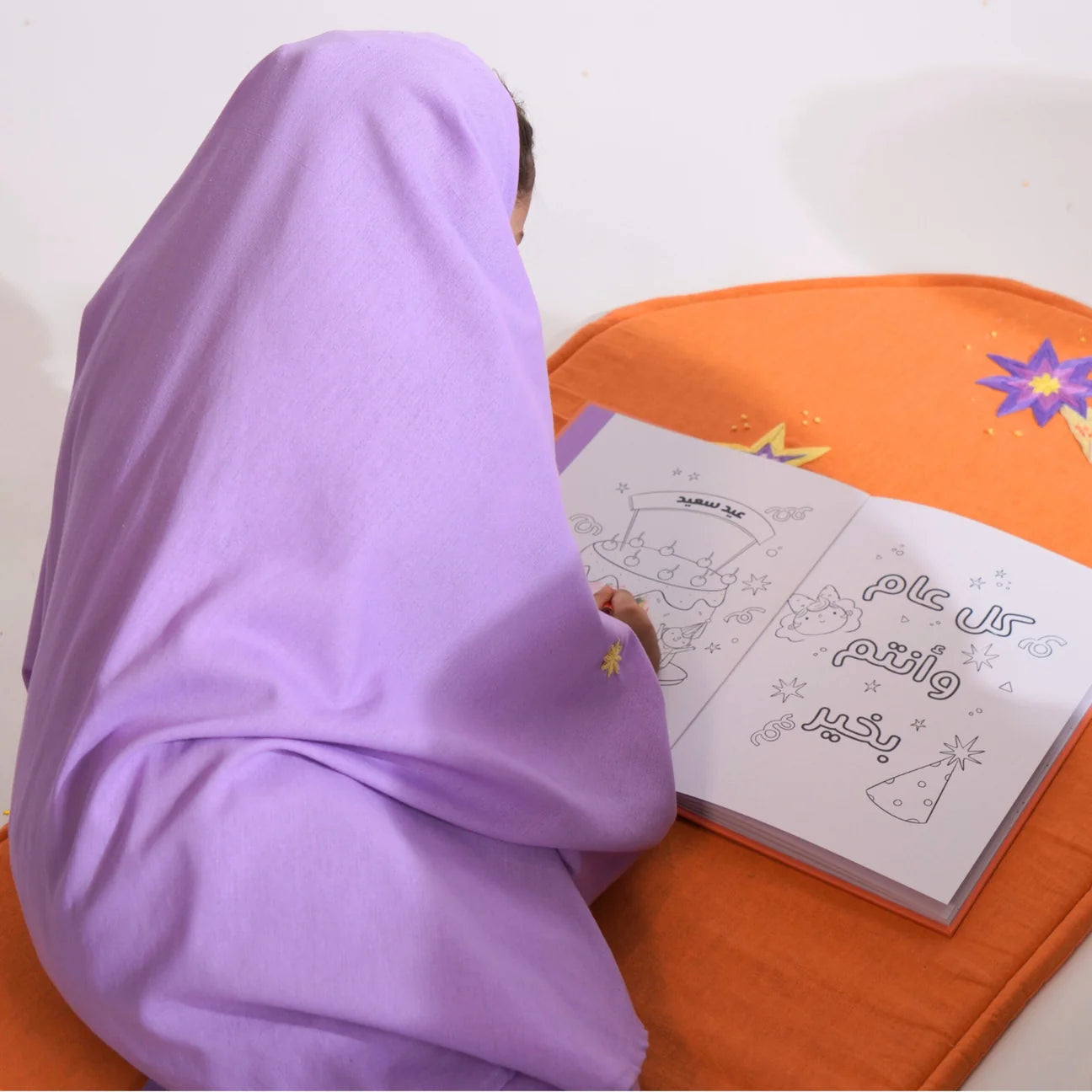 ٣٠ صفحة كتاب تلوين + اقلام تلوين + شارة | Bow